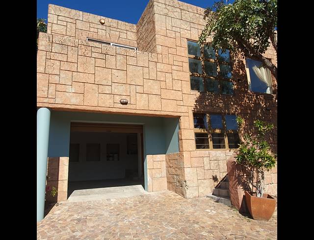 2 BEDROOM FREEHOLD FOR SALE IN OAKDENE